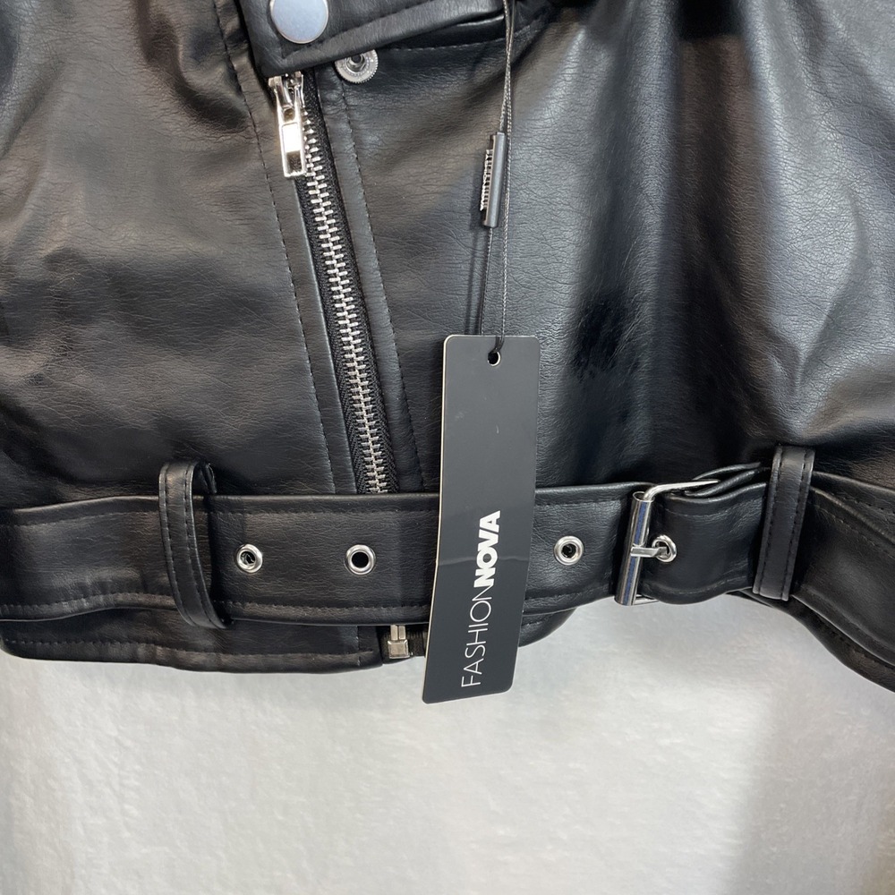Fashion Nova Womens M Cropped Faux Leather Moto Jacket Zip L Sleeve+Belt NWTAGS - Picture 4 of 13